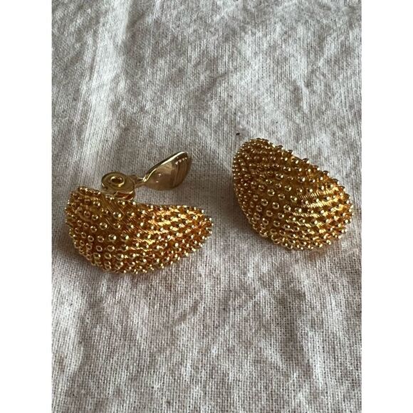 Vintage Monet Earrings | Gold Tone | Clip On Non-Pierced Earrings - Picture 5 of 8